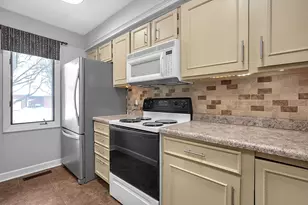 3151 Parkview Dr, Grove City, OH 43123 - Photo 3