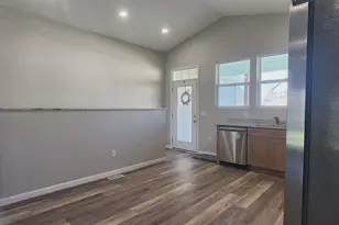 1583 Metcalfe Ave, Obetz, OH 43207 - Photo 9