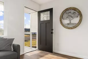 2731 Gatewood Rd, Columbus, OH 43219 - Photo 3