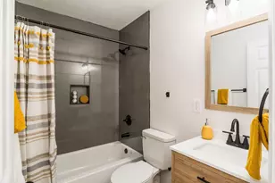 2731 Gatewood Rd, Columbus, OH 43219 - Photo 17