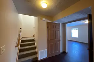 2572 Edencreek Ln, Columbus, OH 43207 - Photo 3