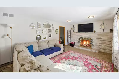 975 Blossom Lane, Zanesville, OH 43701 - Photo 3