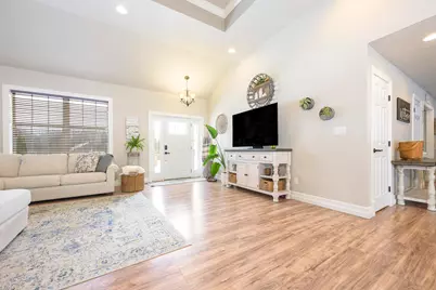 805 Creekview Court, Bellefontaine, OH 43311 - Photo 5