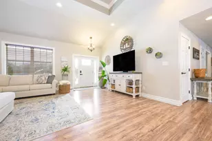 805 Creekview Ct, Bellefontaine, OH 43311 - Photo 5