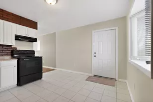 3251 Hilock Ct, Columbus, OH 43207 - Photo 13