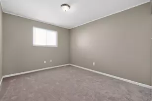 3251 Hilock Ct, Columbus, OH 43207 - Photo 9