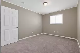 3251 Hilock Ct, Columbus, OH 43207 - Photo 5