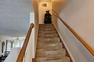 988 Hartford Village Blvd, Columbus, OH 43228 - Photo 9