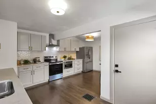 157 N Kellner Rd, Columbus, OH 43209 - Photo 13