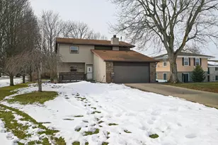 819 Laura Dr, Marion, OH 43302 - Photo 1