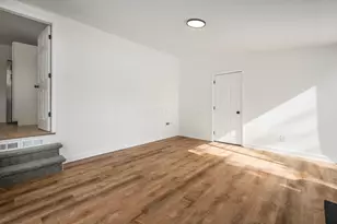 2585 Eakin Rd, Columbus, OH 43204 - Photo 17