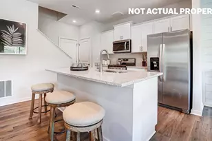 6310 Marinelli Dr N, Columbus, OH 43228 - Photo 9