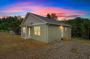 353 Elm St, New Straitsville, OH 43766 - Photo 1