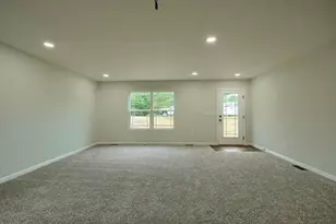 353 Elm St, New Straitsville, OH 43766 - Photo 9