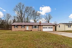 937 Expressview Dr, Mansfield, OH 44905 - Photo 1