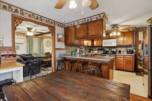 251 E 1st St, London, OH 43140 - Photo 9