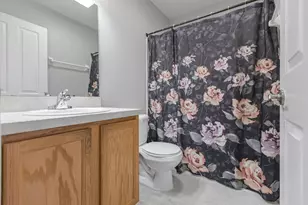 998 Hartford Village Blvd, Columbus, OH 43228 - Photo 19