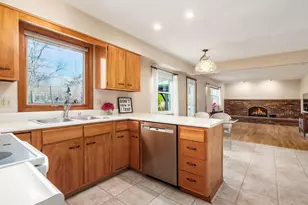 876 Middlebury Dr N, Worthington, OH 43085 - Photo 3