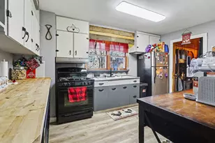 1037 Dayton Ave NW, Washington Court House, OH 43160 - Photo 5