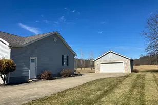 10535 S Poplar Dr, Glouster, OH 45732 - Photo 11