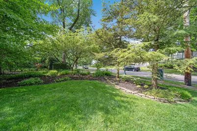 2465 E Broad Street, Columbus, OH 43209 - Photo 7
