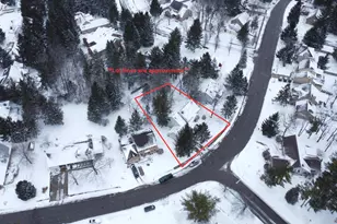 1417 Whispering Pines Ln, Bellefontaine, OH 43311 - Photo 3