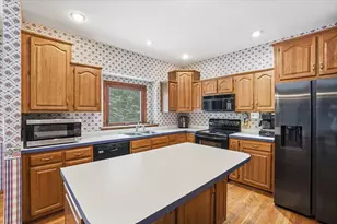 1417 Whispering Pines Ln, Bellefontaine, OH 43311 - Photo 9