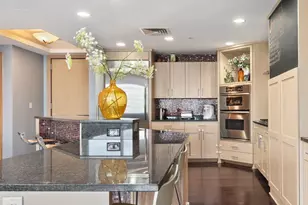 1 Miranova Pl, Columbus, OH 43215 - Photo 5