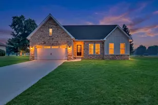1493 Marion Country Club Dr, Marion, OH 43302 - Photo 1