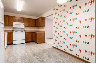 5885 Beechcroft Rd, Columbus, OH 43229 - Photo 13