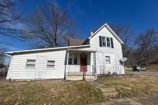 301 Locust St, Mount Vernon, OH 43050 - Photo 1