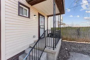 274 E Barthman Ave, Columbus, OH 43207 - Photo 3