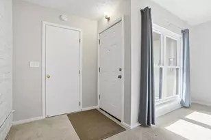 736 Worthington Forest Pl, Columbus, OH 43229 - Photo 5