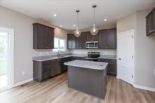 8239 Sycamore Holw Dr, Pickerington, OH 43147 - Photo 5