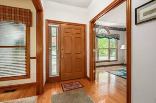 895 Linworth Village Dr, Columbus, OH 43235 - Photo 3