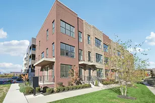 284 Dickenson St, Columbus, OH 43215 - Photo 1