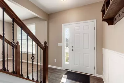 160 Chestnut Commons Drive, Commercial Point, OH 43116 - Photo 5