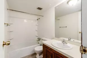 4692 Charecote Ln, Columbus, OH 43220 - Photo 15