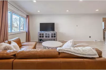 595 Deerwood Avenue E, Columbus, OH 43230 - Photo 9