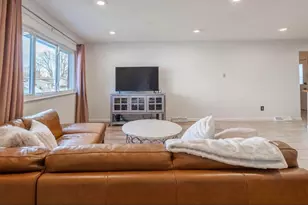 595 Deerwood Ave E, Columbus, OH 43230 - Photo 9