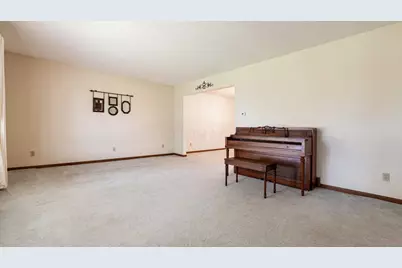 2695 Ash Meadows Boulevard, Zanesville, OH 43701 - Photo 11