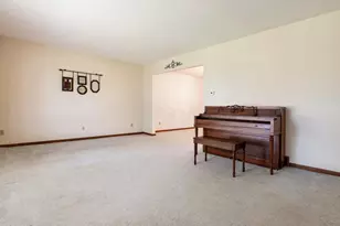 2695 Ash Meadows Blvd, Zanesville, OH 43701 - Photo 11