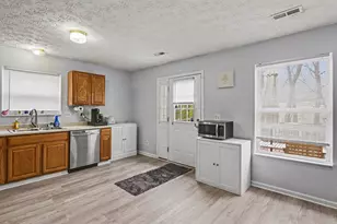 793 Crevis Ln, Columbus, OH 43228 - Photo 5