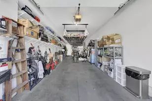 58 E Hubbard Ave, Columbus, OH 43215 - Photo 19