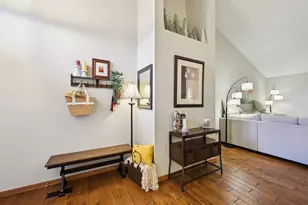 2521 Vi-Lilly Cir E, Grove City, OH 43123 - Photo 3