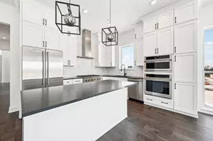 270 Dickenson St, Columbus, OH 43215 - Photo 3