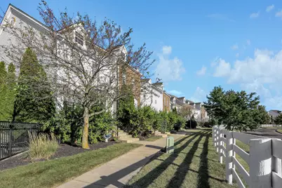 1010 Hartford Village Boulevard, Columbus, OH 43228 - Photo 5