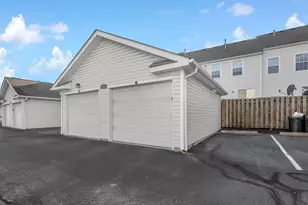1010 Hartford Village Blvd, Columbus, OH 43228 - Photo 35