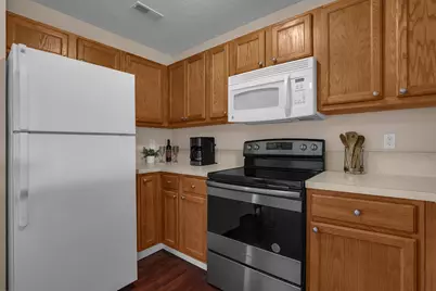 1010 Hartford Village Boulevard, Columbus, OH 43228 - Photo 15