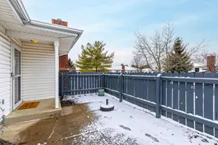 8378 Greyhawk Cir, Columbus, OH 43240 - Photo 3